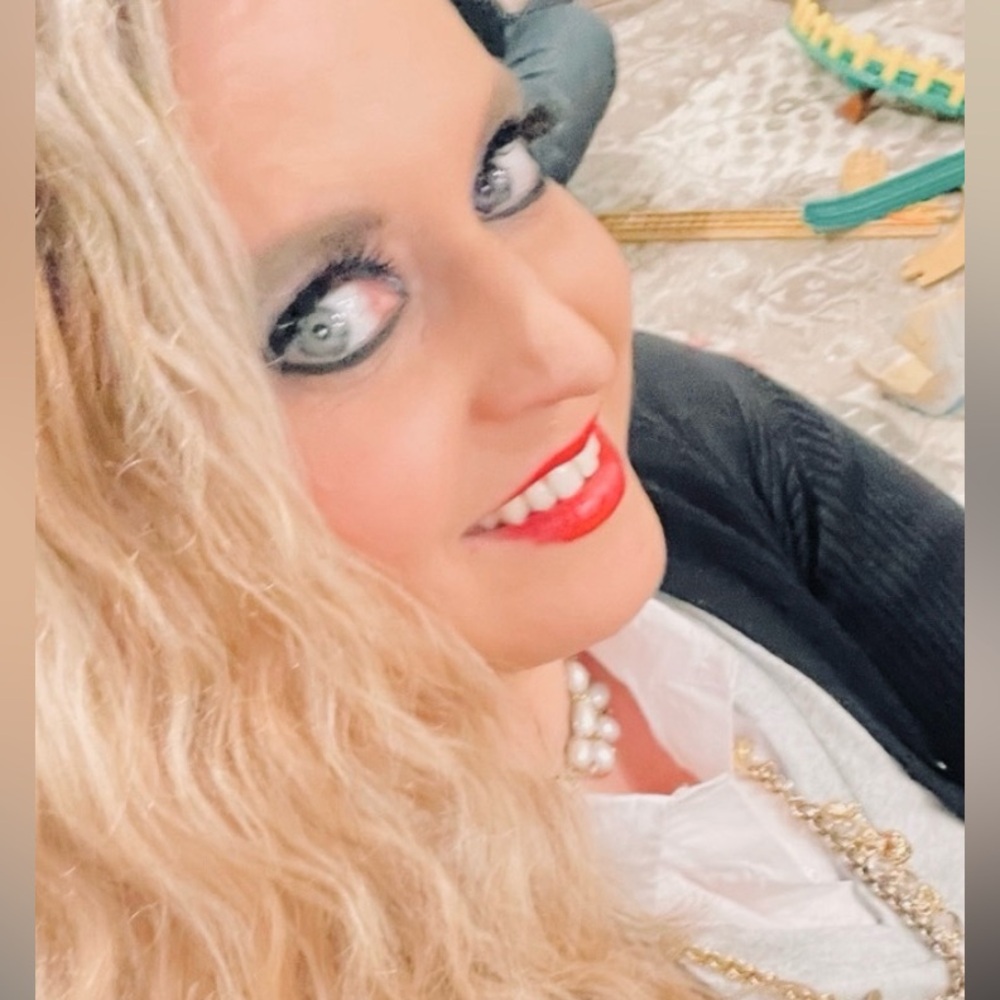 Meet your Posher, Dana